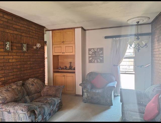 4 BEDROOM HOUSE FOR SALE IN PRESIDENTSDAM